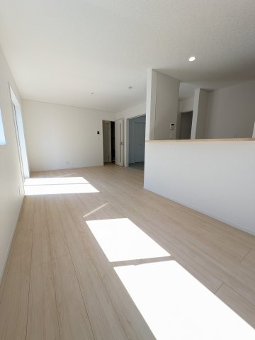 3/16価格変更　【いわき市錦町第32】　2号棟　※必ずもらえる選べるキャンペーン実施中！の居間・リビング|□■リビングの写真です■□■　家族団らんの時間が増えそうなリビングですね。