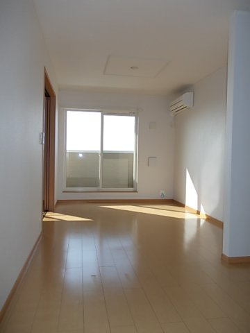 サンリット　レジデンスの居間・リビング