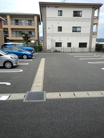 フルール・ソレイユ　Ⅰの駐車場