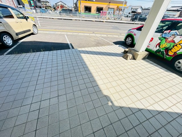 上原町貸店舗の駐車場