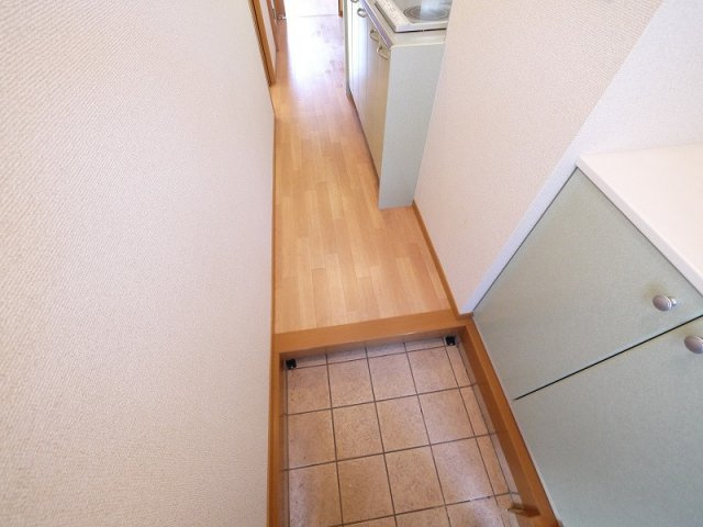 ルンルアン高畑の玄関|明るい玄関です