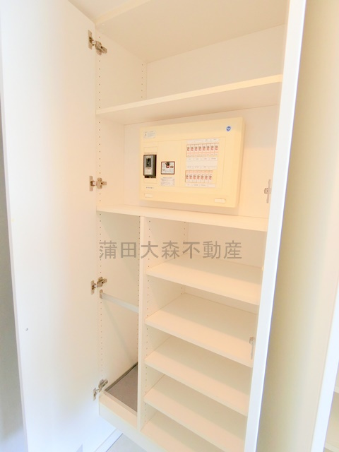 イプセ多摩川緑地の収納|玄関収納①