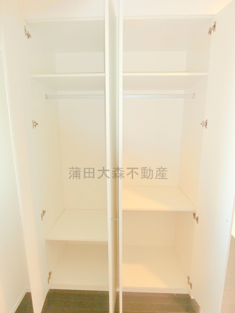 イプセ多摩川緑地の収納|洋室4.6帖の収納　クローゼット