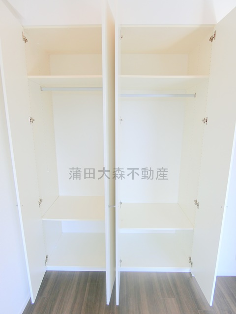 イプセ多摩川緑地の収納|洋室5.4帖の収納　クローゼット