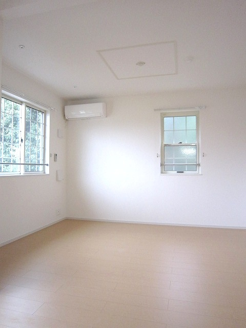 横浜市戸塚区平戸町のアパートの寝室