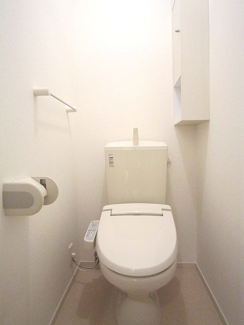 横浜市戸塚区平戸町のアパートのトイレ