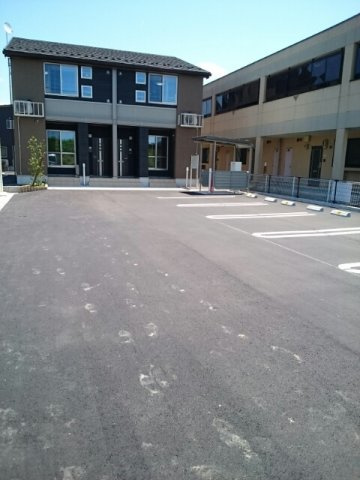 フルールアクアの駐車場