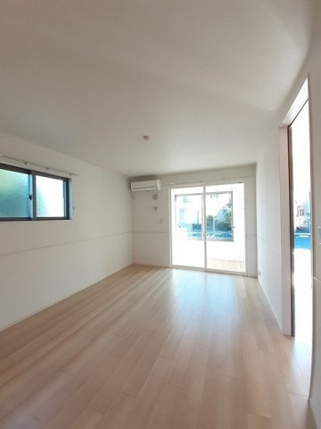 パストラル香音　Ⅲの居間・リビング|こちらのリビングで趣味の時間をお楽しみください