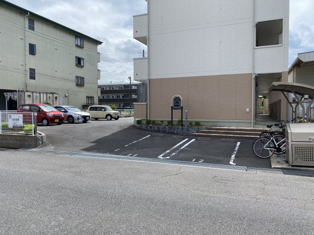 The Ritz TAKANOの駐車場