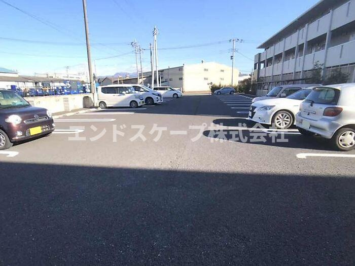 オペラハウス上大島　Ａの駐車場|高崎、前橋、伊勢崎エリアのお部屋探しはエンドスケープまで！お客様の理想お聞かせ下さい♪