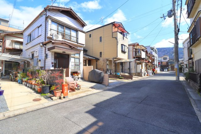 大宅関生町の前面道路含む現地写真