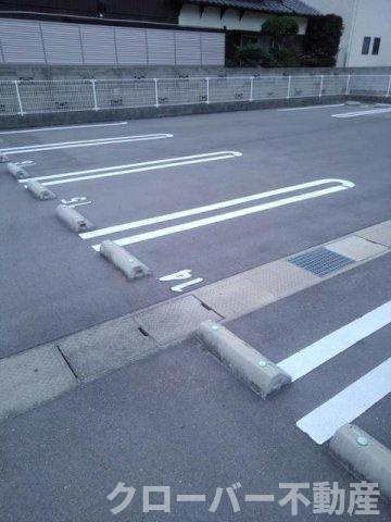 サンハイム今津Ｃの駐車場