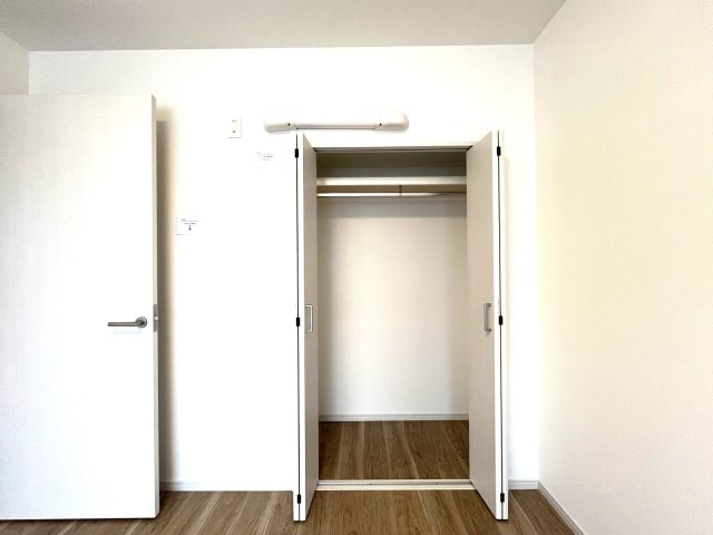サーパス周船寺の収納|天井まである収納♪長いものも収まりそうですよね！
