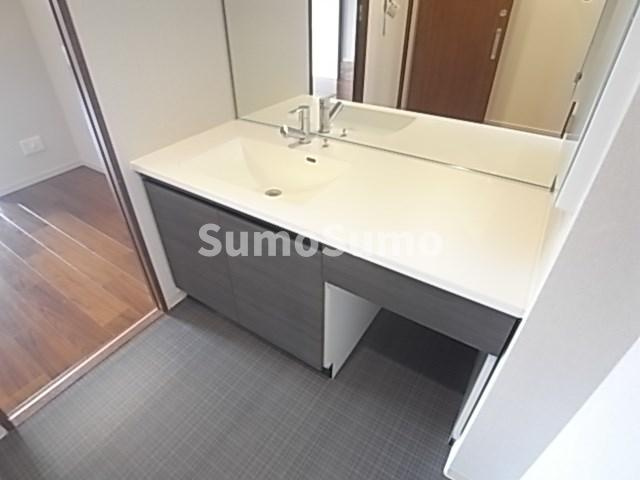 イーグル山手の洗面所|広い洗面スペース