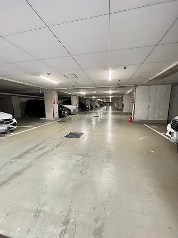 白鷹松下町マンションの駐車場