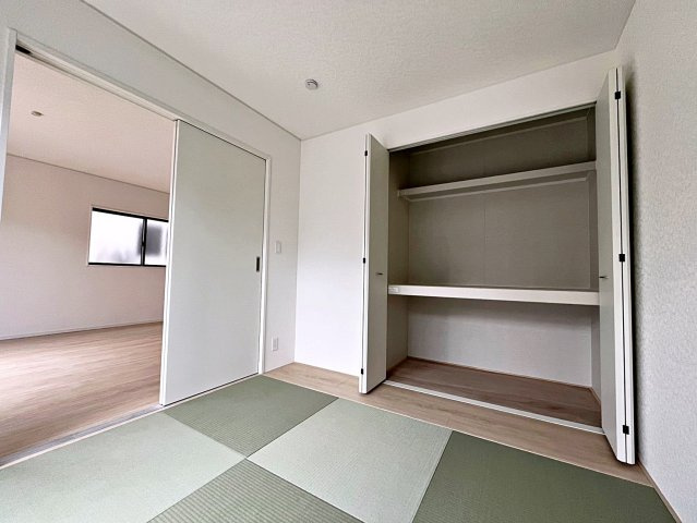 新築戸建・新築建売　二本松市郭内第5　二本松北小・二本松第一中の和室|畳のぬくもりが心地いい和室。リビングから見守ることができ、お子様のお昼寝や遊び場に最適です！