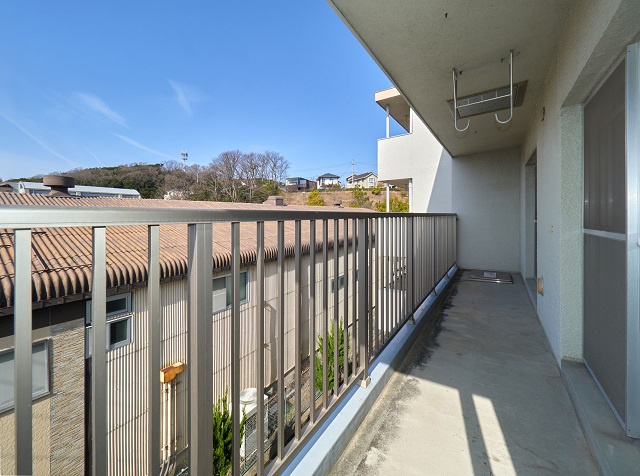 大沢マンションのバルコニー|西面南面L型バルコニー