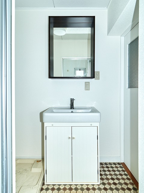 大沢マンションの独立洗面台|洗面化粧台