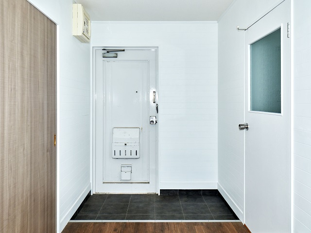 大沢マンションの玄関