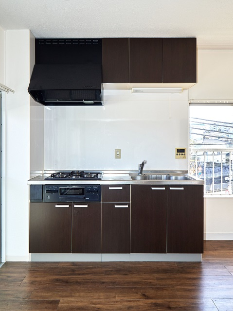 大沢マンションのキッチン|システムキッチン