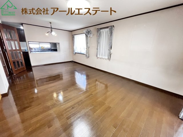 加古川市西神吉町岸　　中古戸建の居間・リビング