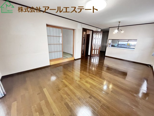 加古川市西神吉町岸　　中古戸建の居間・リビング