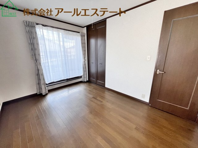 加古川市西神吉町岸　　中古戸建の洋室