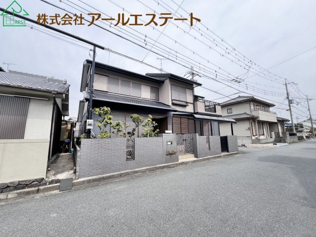 加古川市西神吉町岸　　中古戸建の前面道路含む現地写真