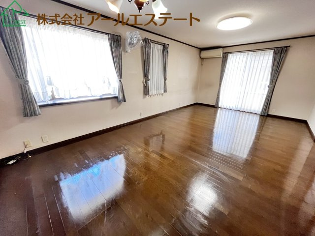 加古川市西神吉町岸　　中古戸建の居間・リビング