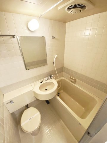 宝塚市湯本町の賃貸マンションの浴室|落ち着いた空間のお風呂です