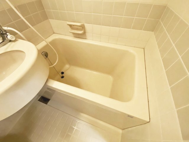 宝塚市湯本町の賃貸マンションの浴室|日々の暮らしに欠かせないお風呂です