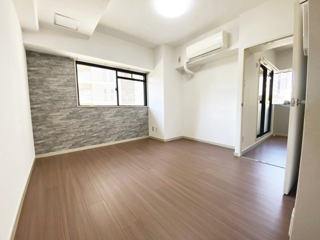 宝塚市湯本町の賃貸マンションの居間・リビング|ゆったりとしたリビングです