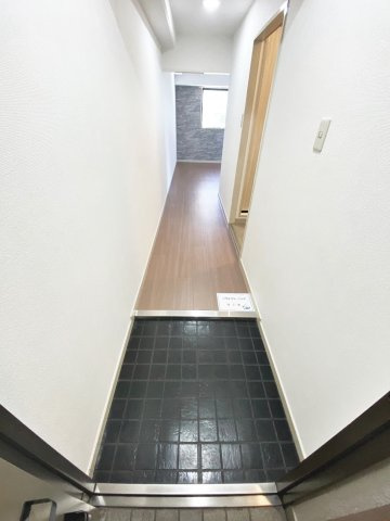 宝塚市湯本町の賃貸マンションの玄関|落ち着いた玄関です