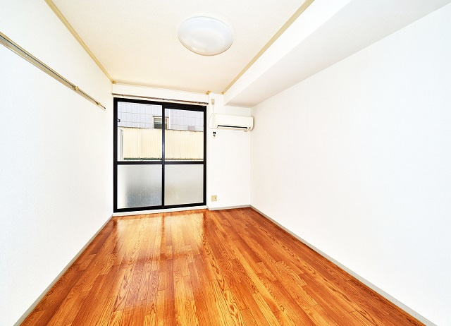 プリシェール中津の居間・リビング|6帖洋室