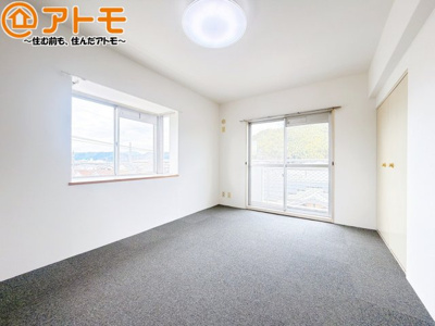 【寝室】 | チュリス川合 | 毎日すごす部屋の広さや陽当りも気になるポイントですね！現地で体感してみてください♪