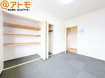 【寝室】 | チュリス川合 | 収納スペースもしっかり確保したお部屋は、収納家具の数も減らせるのでお部屋を広く使えます！