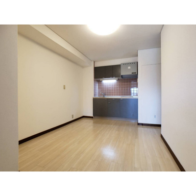 【居間・リビング】 | CITYPARK光 | こちらの居間で趣味の時間をお楽しみください
