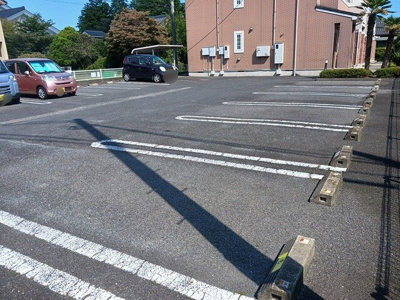 【駐車場】 | エス・エス・メゾン | 車をお持ちの方に嬉しい駐車場付きの物件です