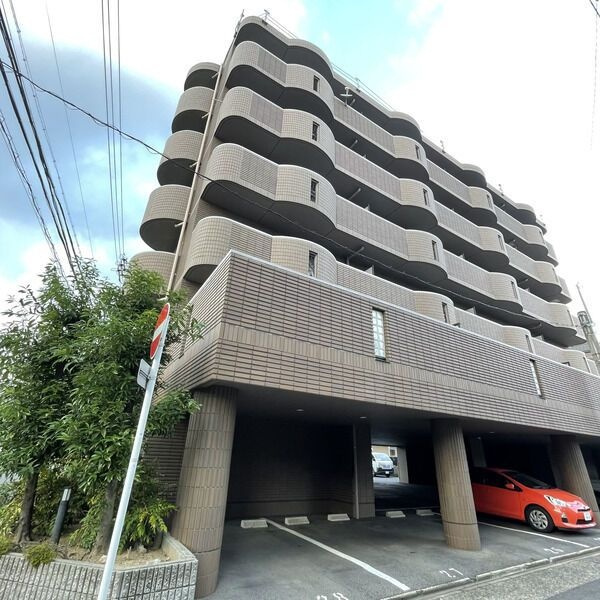 サンアベニュー尾頭橋の駐車場|カースペースがあります