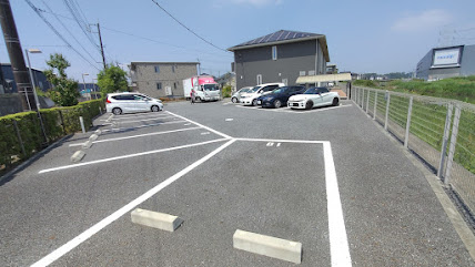 ジャルダン・ドゥ・ローズの駐車場