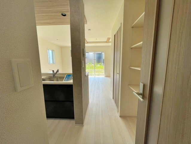 新築戸建　ブルーミングガーデン園部町横田1号2期の居間・リビング|現地写真