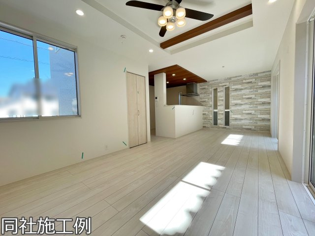 新築戸建　ブルーミングガーデン園部町横田1号2期の居間・リビング|同社施工例