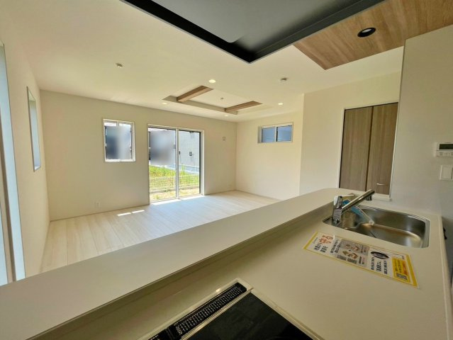 新築戸建　ブルーミングガーデン園部町横田1号2期の居間・リビング|現地写真