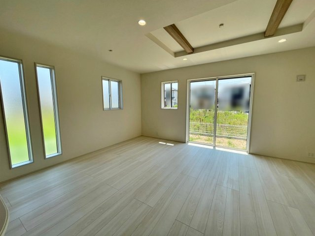 新築戸建　ブルーミングガーデン園部町横田1号2期の居間・リビング|現地写真
