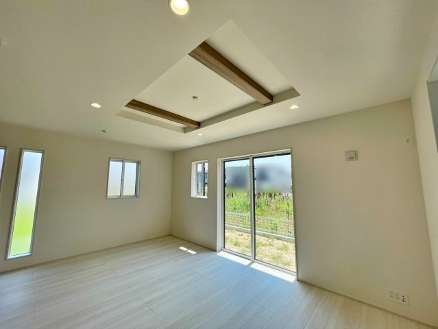 新築戸建　ブルーミングガーデン園部町横田1号2期の居間・リビング|現地写真