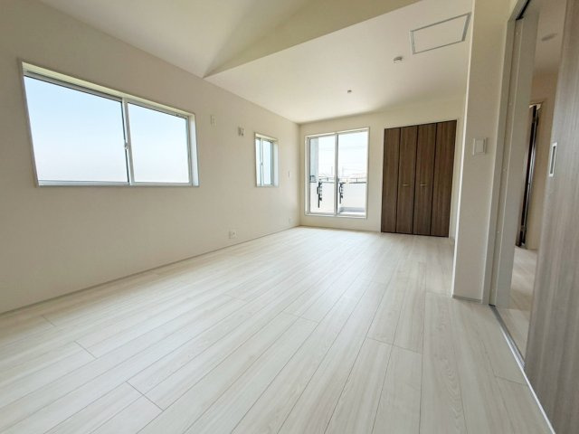 新築戸建　ブルーミングガーデン園部町横田1号2期の洋室|現地写真