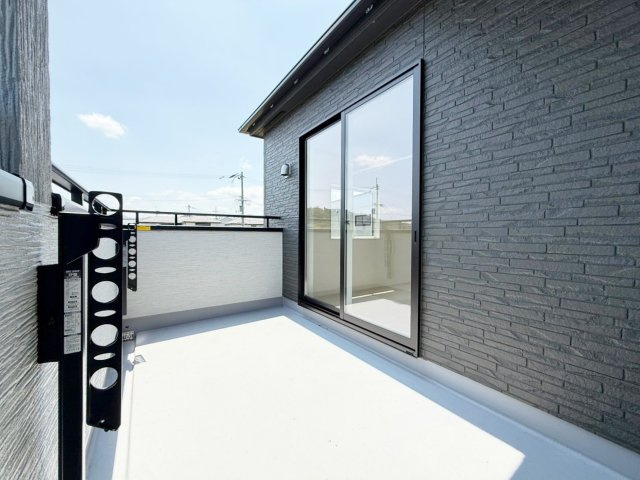 新築戸建　ブルーミングガーデン園部町横田1号2期のバルコニー|現地写真