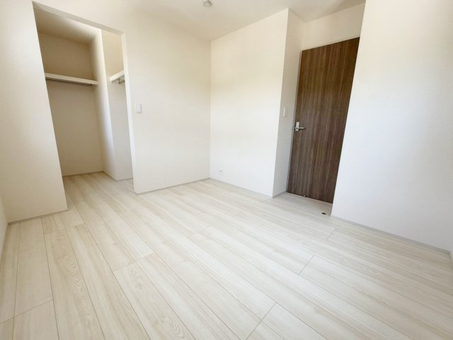 新築戸建　ブルーミングガーデン園部町横田1号2期の洋室|現地写真