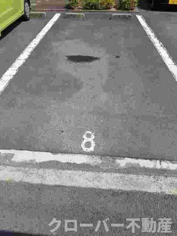 メゾンエトワールの駐車場