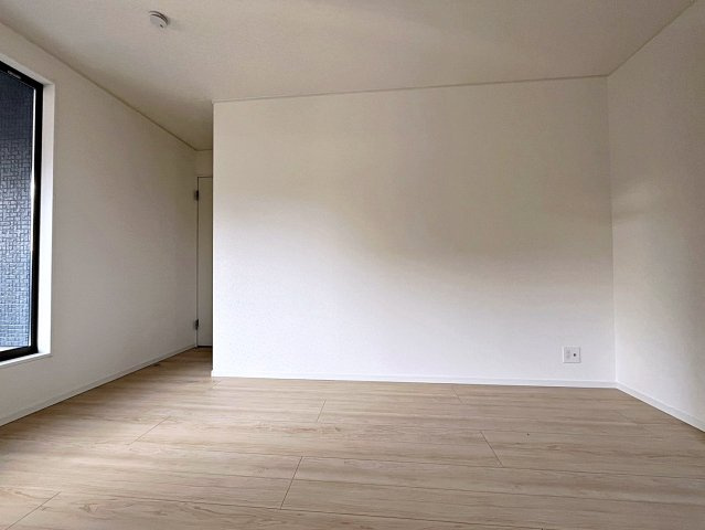 新築戸建・新築建売　二本松市郭内第5　二本松北小・二本松第一中の収納|バルコニーに面しており西側の窓から太陽の日差しが入る明るいお部屋です！
